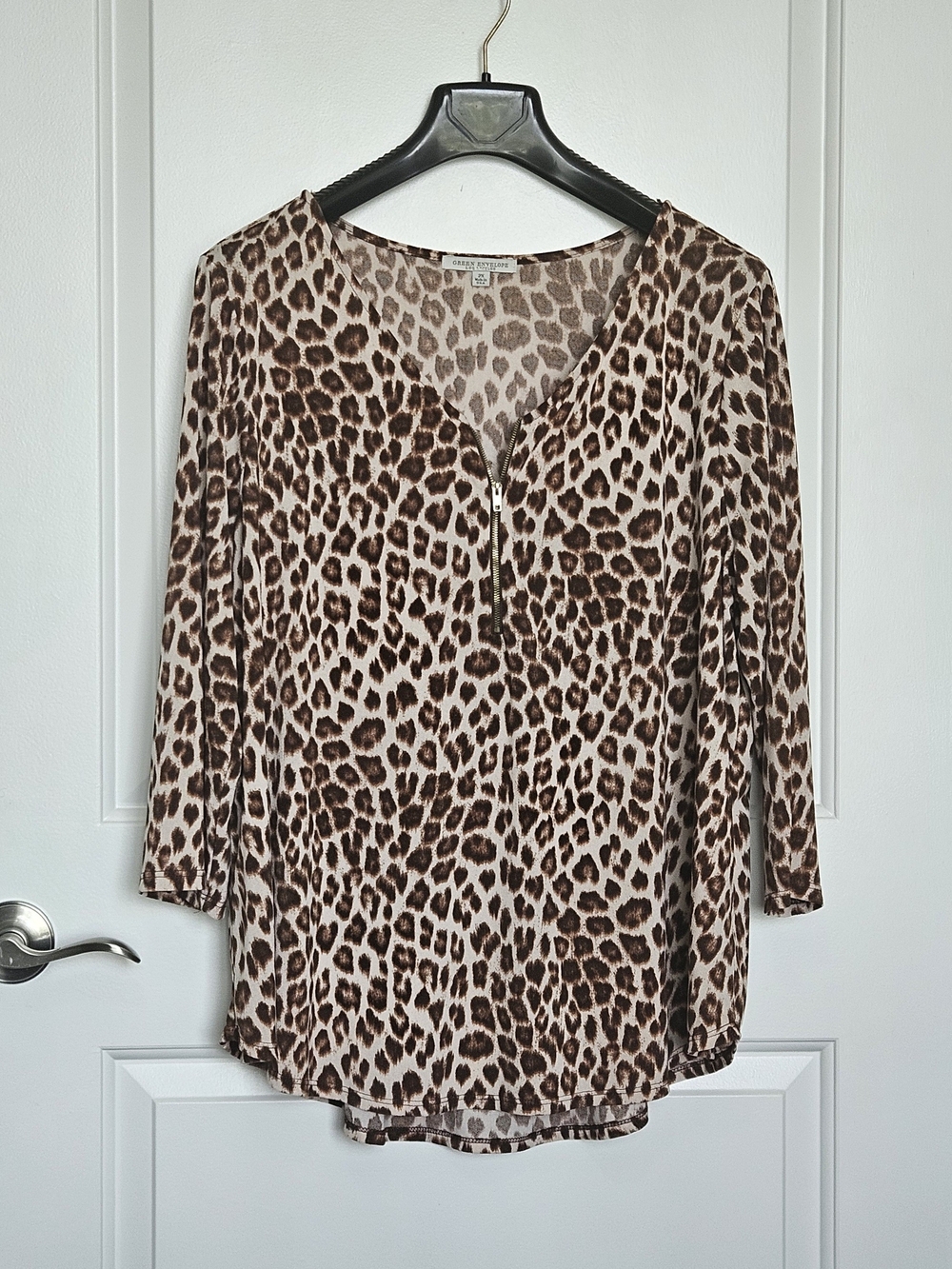 Green Envelope Women's Plus Size 2X Leopard-Print Zipper V-Neck Blouse